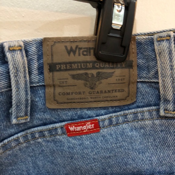 Wrangler Cut-Off Blue Denim Jeans - Picture 3 of 4